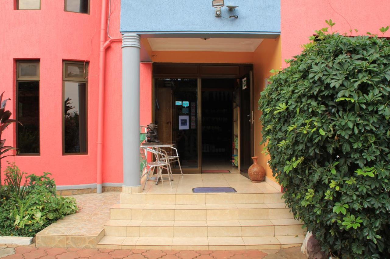 Umusambi B&B Кигали Экстерьер фото