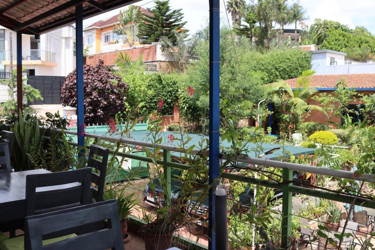 Umusambi B&B Кигали Экстерьер фото