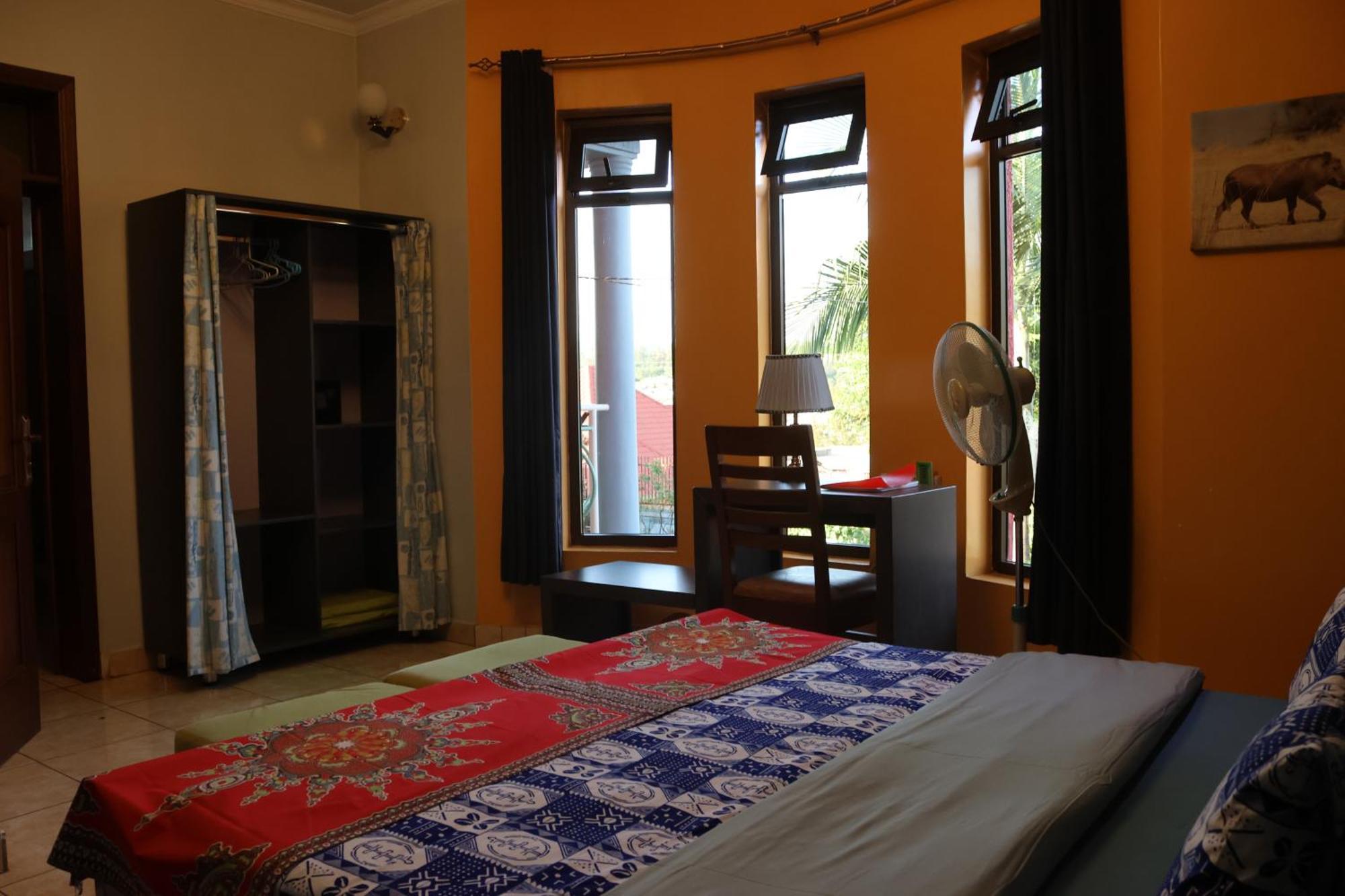 Umusambi B&B Кигали Экстерьер фото