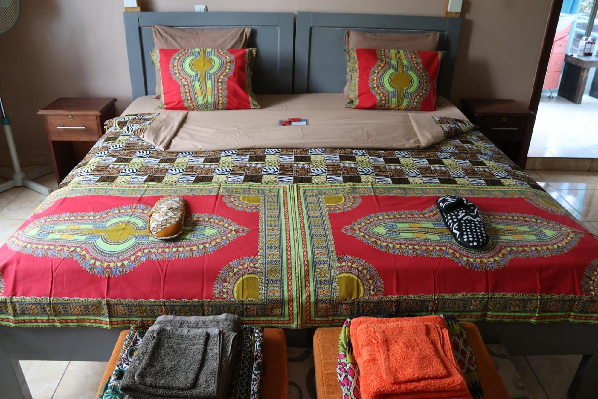 Umusambi B&B Кигали Экстерьер фото