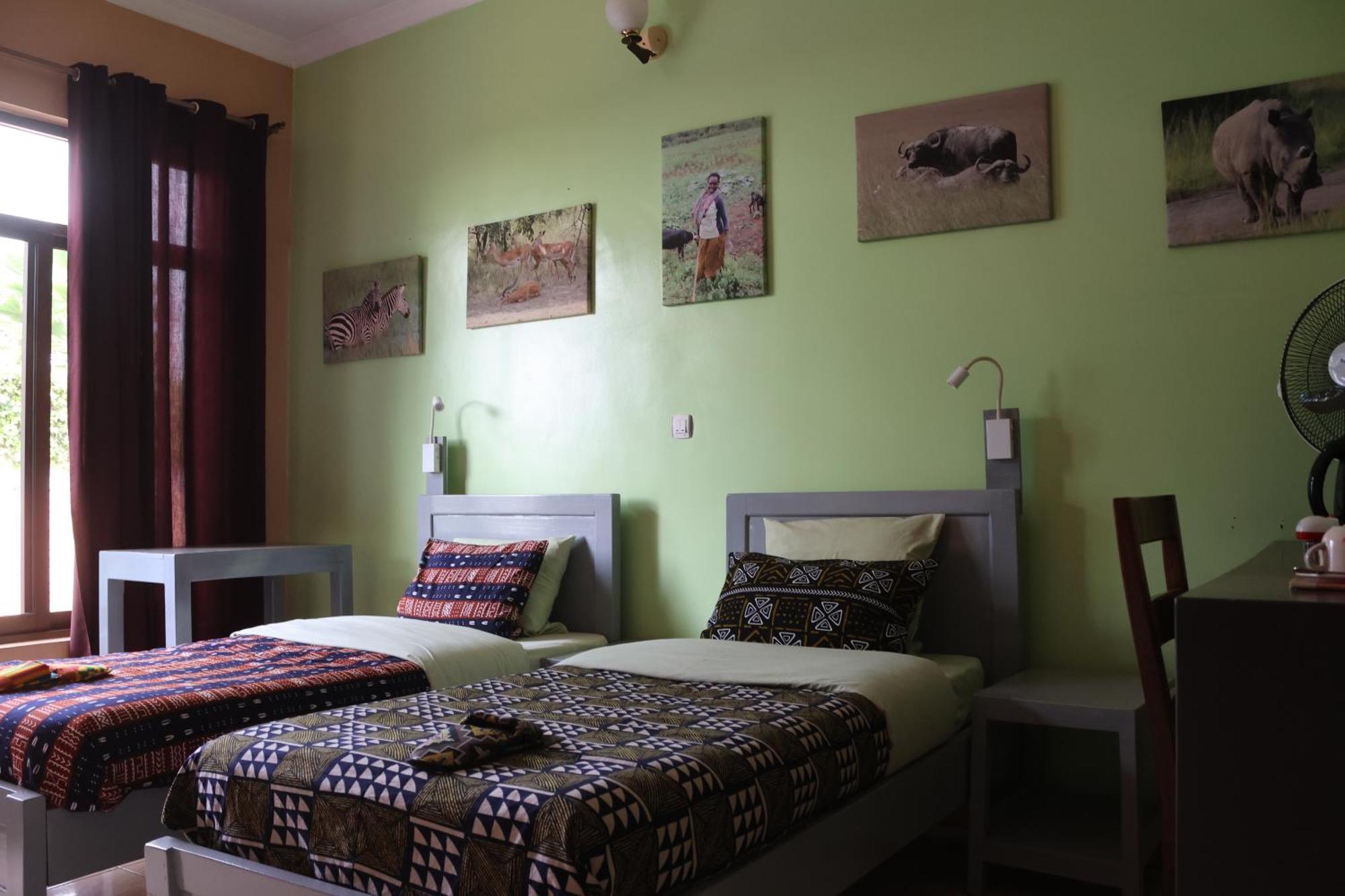 Umusambi B&B Кигали Экстерьер фото